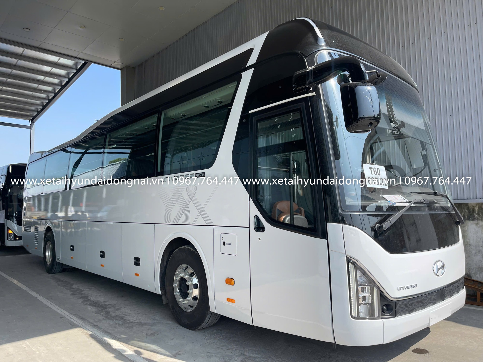 Kính lái Universe Prestige